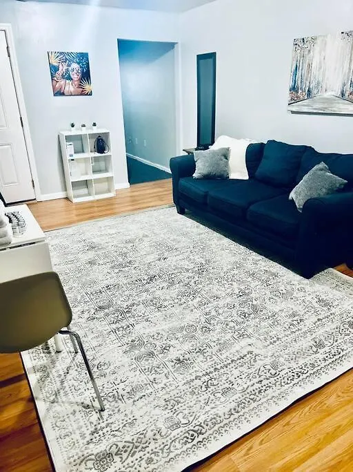 아파트 Spacious Cozy 2 Bedroom - Near Ewr/Nyc/Outlet Mall 뉴어크