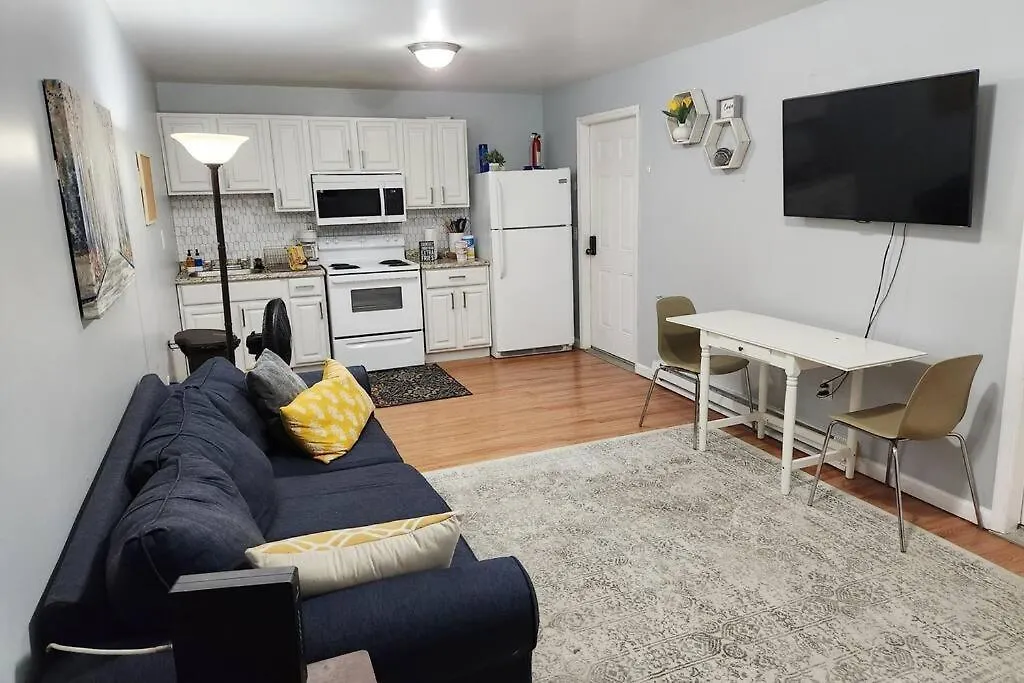 Spacious Cozy 2 Bedroom - Near Ewr/Nyc/Outlet Mall 뉴어크 아파트
